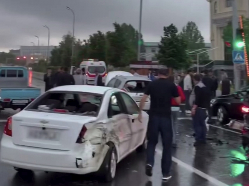 Samarqandda 6 ta mashina ishtirokida YTH sodir bo‘ldi (video)