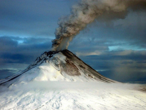 Аляскада вулқон 9 километрдан баландга кул отди
