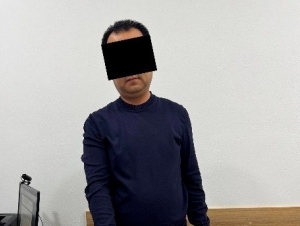 Олий таълим вазирлиги ходими 100 минг доллар пора билан қўлга тушди