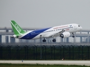 Xitoyning Boeing va Airbus’ga raqobatchi layneri xalqaro reysga chiqdi