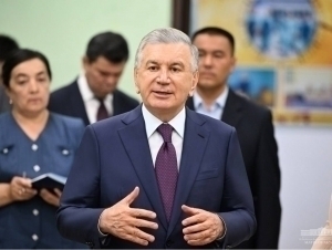 Mirziyoyev awards a group of doctors