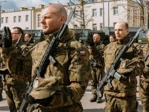 Польша армиясини шай ҳолатда ушлаб турибди