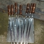 Rashk tufayli er xotinini “sixga tortdi”