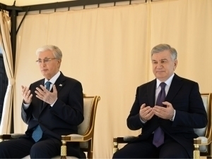 O‘zbekiston va Qozog‘iston Prezidentlari Bahouddin Naqshband majmuasiga bordi