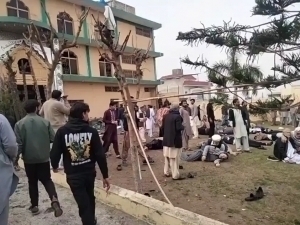Pokistondagi masjidda bomba portladi. 30 dan ortiq odam halok bo‘ldi (video)
