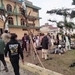 Pokistondagi masjidda bomba portladi. 30 dan ortiq odam halok bo‘ldi (video)