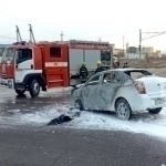 Toshkent viloyatida avtobusga urilgan Cobalt yonib ketdi (video)