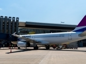 Centrum Air yo‘lovchilari bir sutkadan ortiq aeroportda qolib ketdi