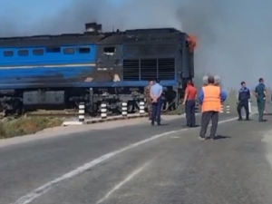 Train carrying passengers catches fire in Karakalpakstan (video)