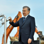 Shavkat Mirziyoyev Sardobada quriladigan yangi uylar poydevoriga tamal toshi qo‘ydi