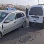 Юқори Чирчиқда Lada йўл четида турган Damas’га бориб урилди