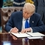 Трампнинг янги тарифлари кучга кирди