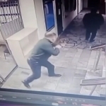 Қозоғистонда полиция бошлиғи ходимларини рогатка билан ўққа тутгани учун ишдан ҳайдалди (видео)