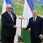 Мирзиёев Бирлашган кураш дунёси раҳбарига орден берди