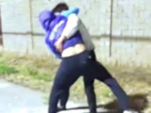 Toshkentda kuryerni urgan prankerlar jazolandi (video) 