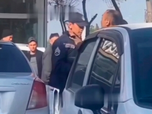 In Tashkent, an officer of the National Guard quarrels with a citizen