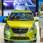 “UZAUTOMOTORS” avtomobillar narxini 3 mlndan 19 mlngacha tushiradi – komissiya qarori