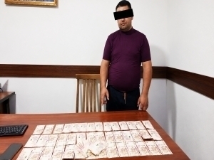 Имтиҳонсиз “права” олиб беришни ваъда қилган шахс ушланди (видео)
