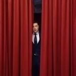 Суиқасдлар, можаролар ва уруш: Зеленский тўрт йиллик синовдан қандай омон қолди?