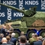Писториус Украинага биринчи янги ғилдиракли гаубицани топширди