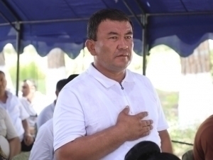 Сурхондарёда оғзи шалоқ “замҳоким” сувчиларга болохонадор қилиб сўкинди (видео)