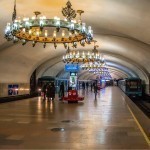 Метрода қизга шилқимлик қилган йигит қамалди