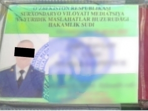 Court official caught taking bribe in Surkhandarya