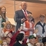 “Eng yaxshi bobo”. Tramp noodatiy video e’lon qildi (video)