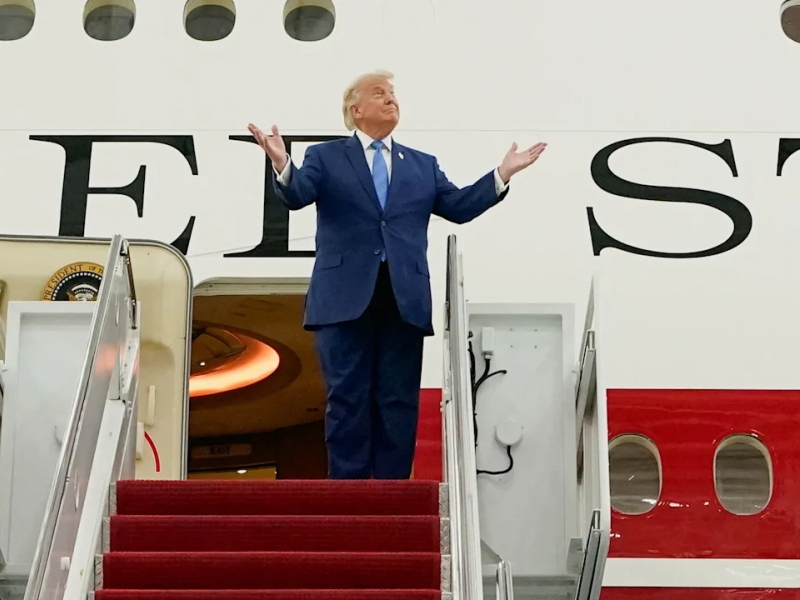 Трамп Қатар совға қилган 400 млн долларлик “учар қаср”ни кўз-кўз қилди (видео)