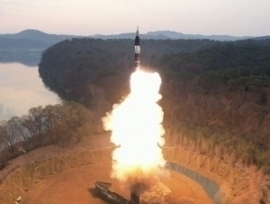 Shimoliy Koreya Yapon dengizi tomon raketa uchirdi