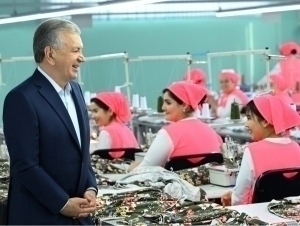 Mirziyoyev met with women in textile industry