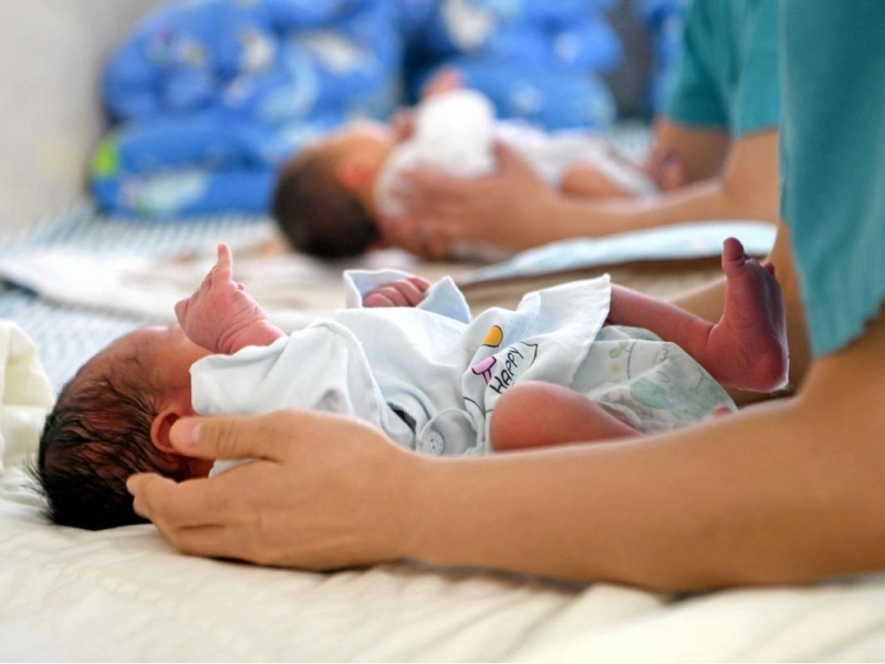 How many babies were born in Uzbekistan in 2025?