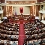 AI vazir sabab Albaniya parlamentida janjal chiqdi (video)