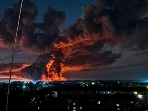 Rossiya tunda yana Kiyevni bombardimon qildi. O‘nlab qurbonlar bor (video)