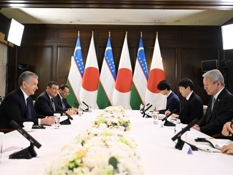 Shavkat Mirziyoyev Yaponiya moliya institutlari rahbarlarini qabul qildi