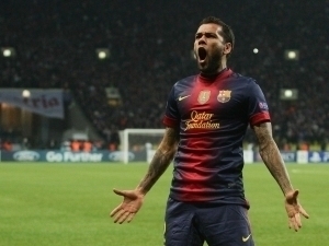 Дани Алвес катта футболга қайтиши мумкин