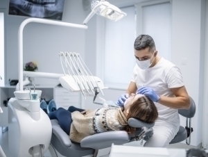 Беморнинг 11 та тишини нотўғри олиб ташлаган стоматологлар қамалди