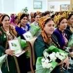 Turkmanistonda 8 mart munosabati bilan barcha ayollarga pul beriladi