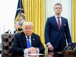 “Ҳаммасини у айтди”. Трамп Эронга қарши уруш унинг ғояси эмаслигини билдирди (видео)