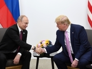 “Сендан угина…” Трамп сиёсий маҳбусларнинг озодлиги эвазига Россияга санкцияларни юмшатади