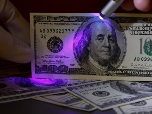 Those selling counterfeit money worth more than 10,000 dollars are caught in three regions