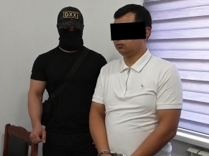 Сирдарёда Солиқ бошқармаси шўъба бошлиғи пора билан ушланди (видео)