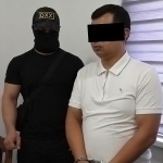 Sirdaryoda Soliq boshqarmasi sho‘’ba boshlig‘i pora bilan ushlandi (video)