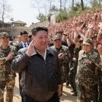 Kim nihoyat askarlarini Kurskka yuborganini tan oldi