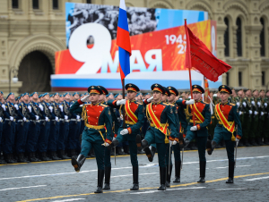 Москва мэри Ғалаба паради вақтида одамларни уйда ўтиришга чақирди