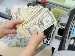 Dollar kursi yana pasaydi