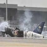 Saudiya poytaxtidagi aeroportda samolyot yonib ketdi