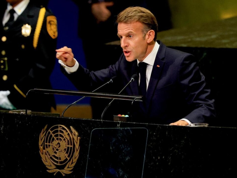 Макрон Фаластин ҳақида гапириб, БМТ минбарига муштини урди (видео)