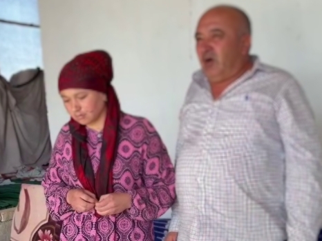 Jomboyda er xotinini o‘lasi qilib kaltakladi (video)