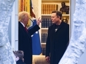 Трамп Маскнинг ташкилотини муддатидан олдин тарқатиб юборди